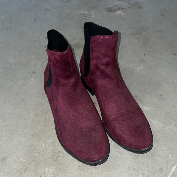 ALDO size 5.5 Swede burgundy booties - Picture 2 of 2